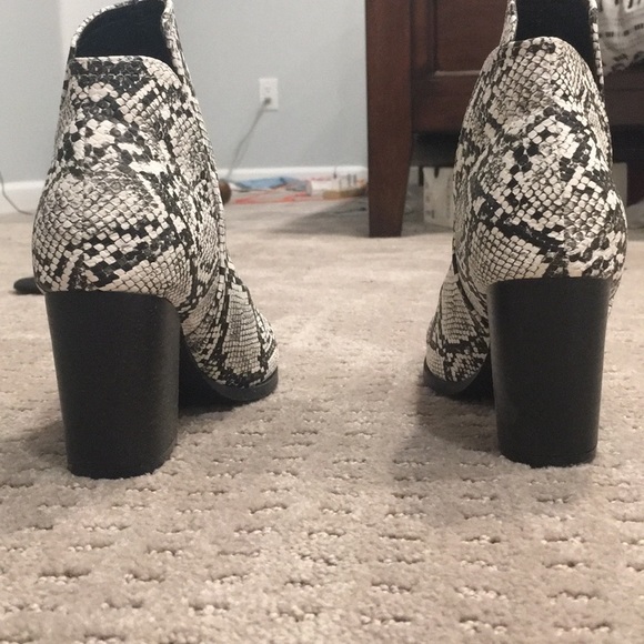 NWOT Snakeskin print vegan leather booties - Picture 8 of 11